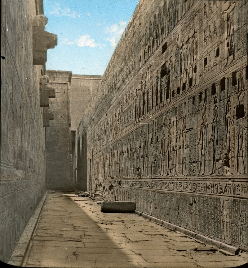 Illustration for article titled Amazing Hand-Tinted Photos of Egypt from the late 19th century
